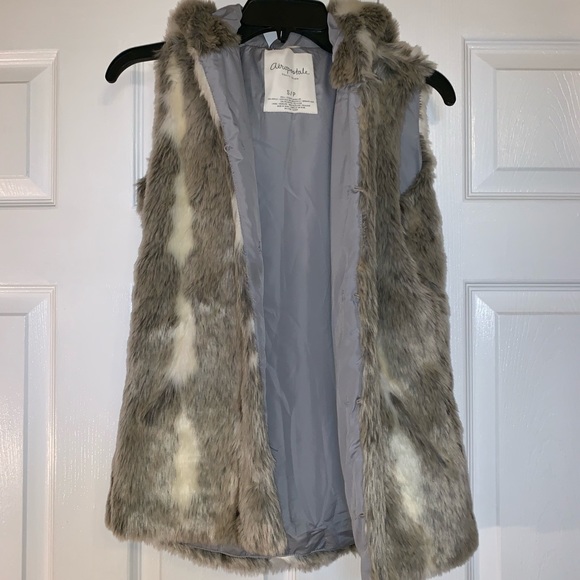 Aeropostale faux fur vest - Picture 2 of 6